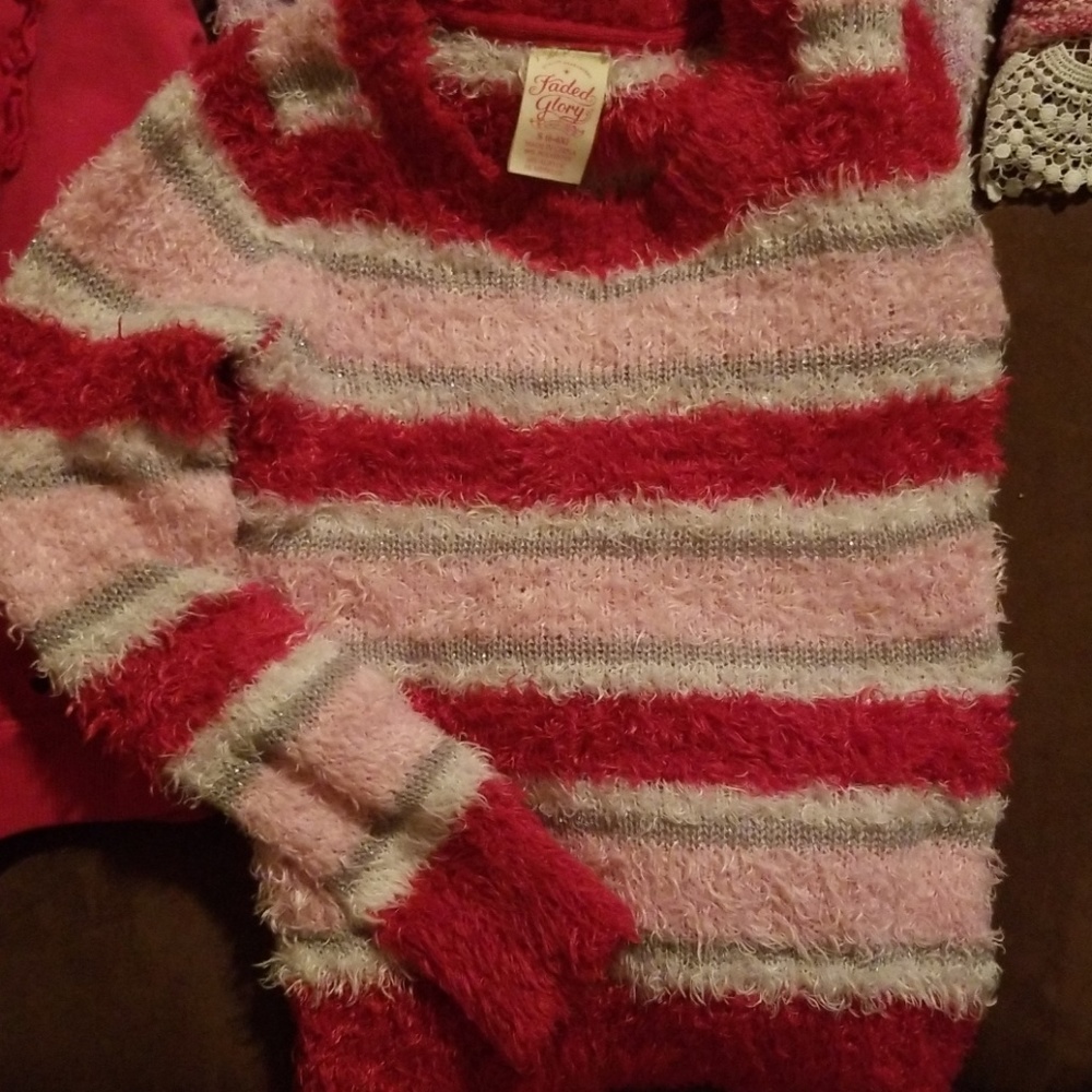 Sweaters - Picture 6 of 7